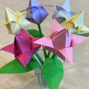Tulpe Origami Blumenstrauß aus Papier