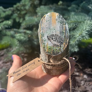 Hand-Painted Hedgehog on Wood – Forest Log Art – Personalized Tag – Nature Gift – Mini Woodland Decor – Meaviart Original – Free Shipping