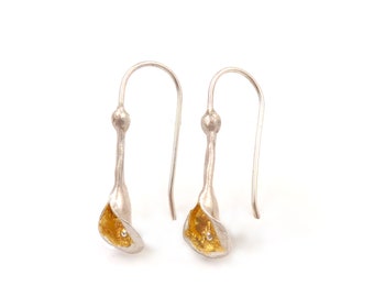 Mini-long Calla-Lily earrings with gold leaf by CARLOS TELLECHEA