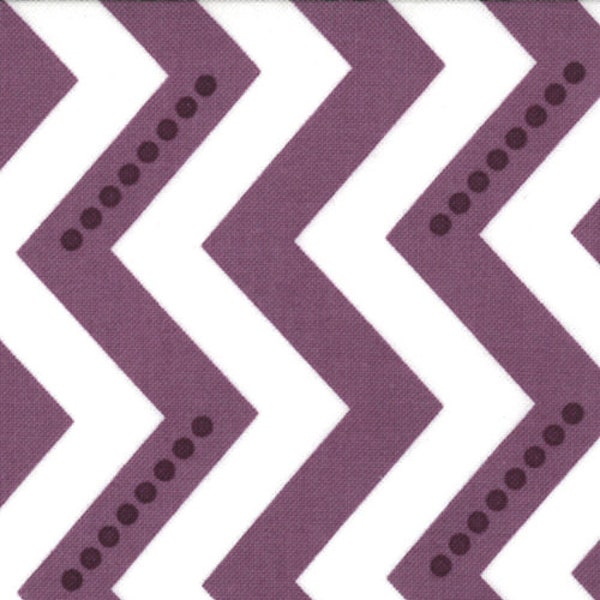 Dotted Zig Zag in White Eggplant - 1/2 Yard - Simply Color by V and Co. for Moda