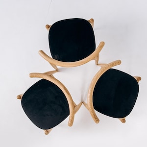 Chaises de salle à manger en chêne massif faites main de style scandinave, tissu de qualité supérieure. Chaises en bois pour le salon et la cuisine.