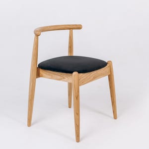 Chaises de salle à manger en chêne massif faites main de style scandinave, tissu de qualité supérieure. Chaises en bois pour le salon et la cuisine.