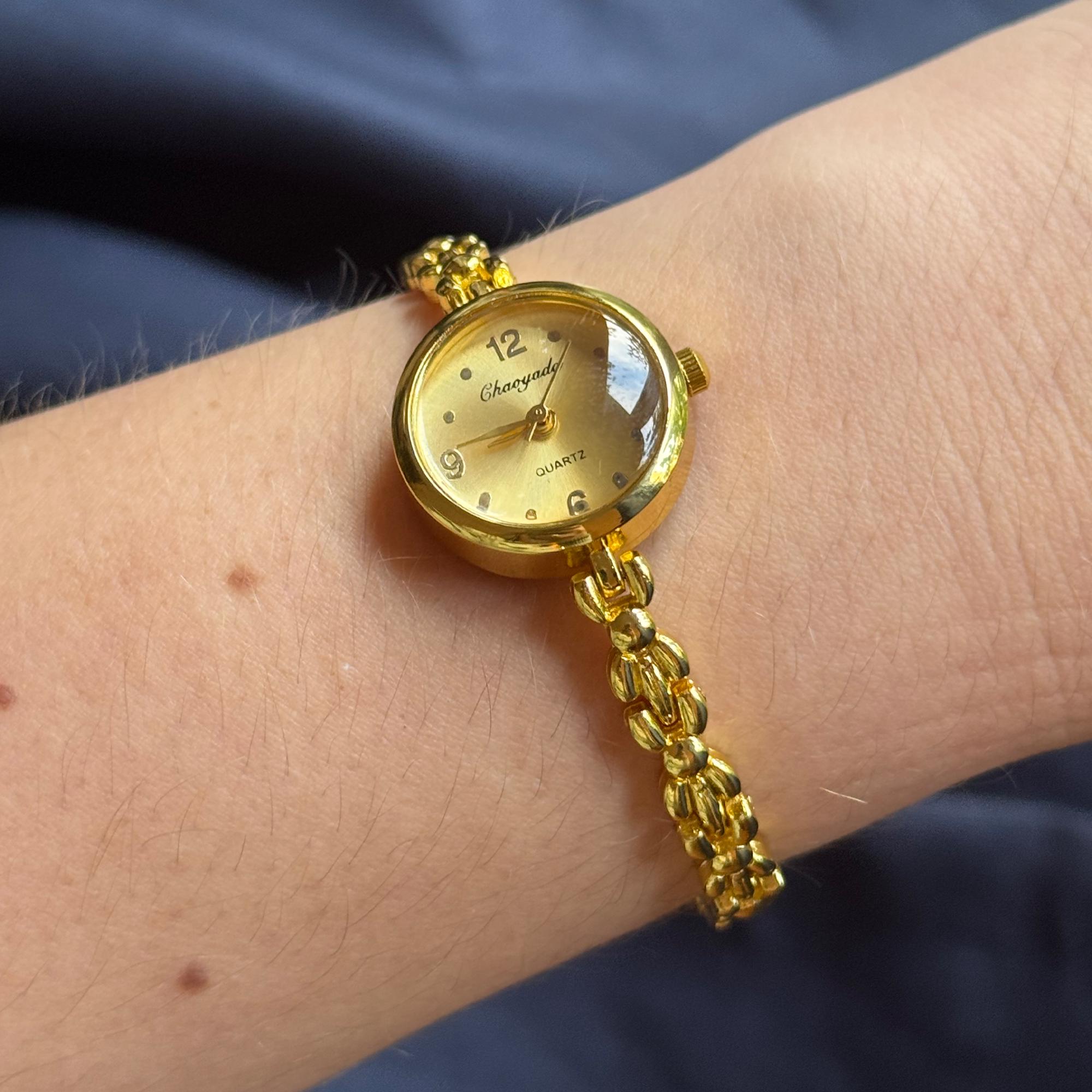 Vintage Gold Bracelet Watch for Women – Small Round Dial  display picture 1