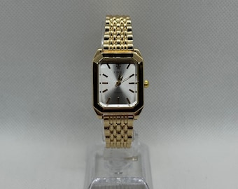 Vintage women’s gold rectangular watch, minimalist silver dial, gold link bracelet, elegant 90s retro quartz watch