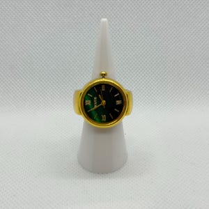 Vintage Gold Watch Ring for Women – Emerald Green Dial – Adjustable Quartz Jewelry – Chic and Elegant Gift Idea