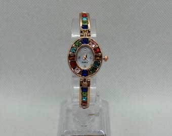 Orologio da polso da donna color oro con cristalli multicolori, elegante orologio gioiello vintage, accessorio di moda colorato, regalo originale