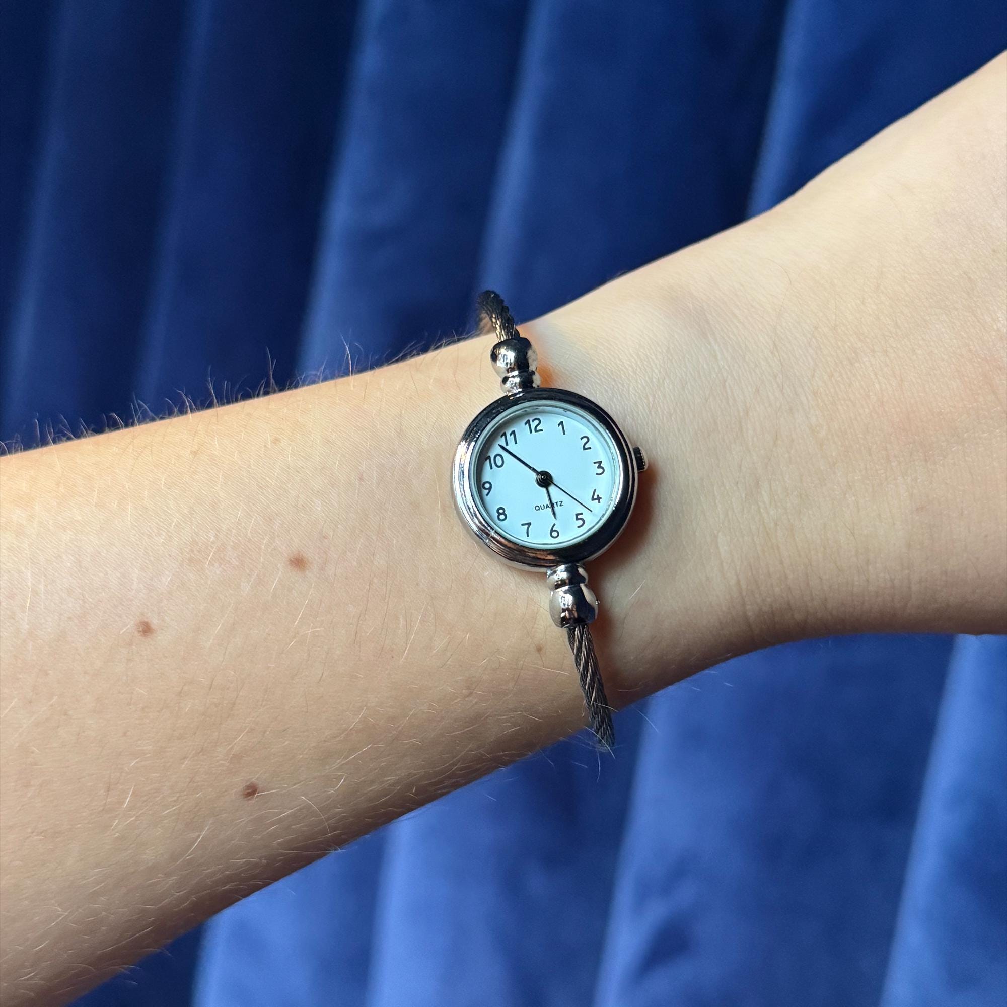 Women\'s Silver Black Analog Quartz Elegant Dial Bangle Vintage Bracelet Watch Silver Vintage Bangle Watch for Women – Minimalist Stainless  main image 4
