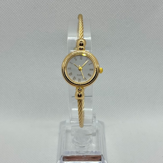 Elegant Gold and White Watch Gucci H25 Women main image 4