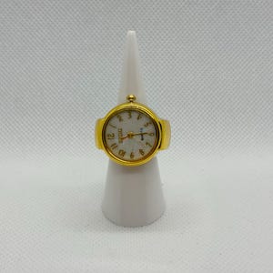 Vintage Gold Watch Ring – Pearl Dial with Gold Numbers – Adjustable Retro Jewelry for Women – Elegant Accessory – Unique Gift Idea