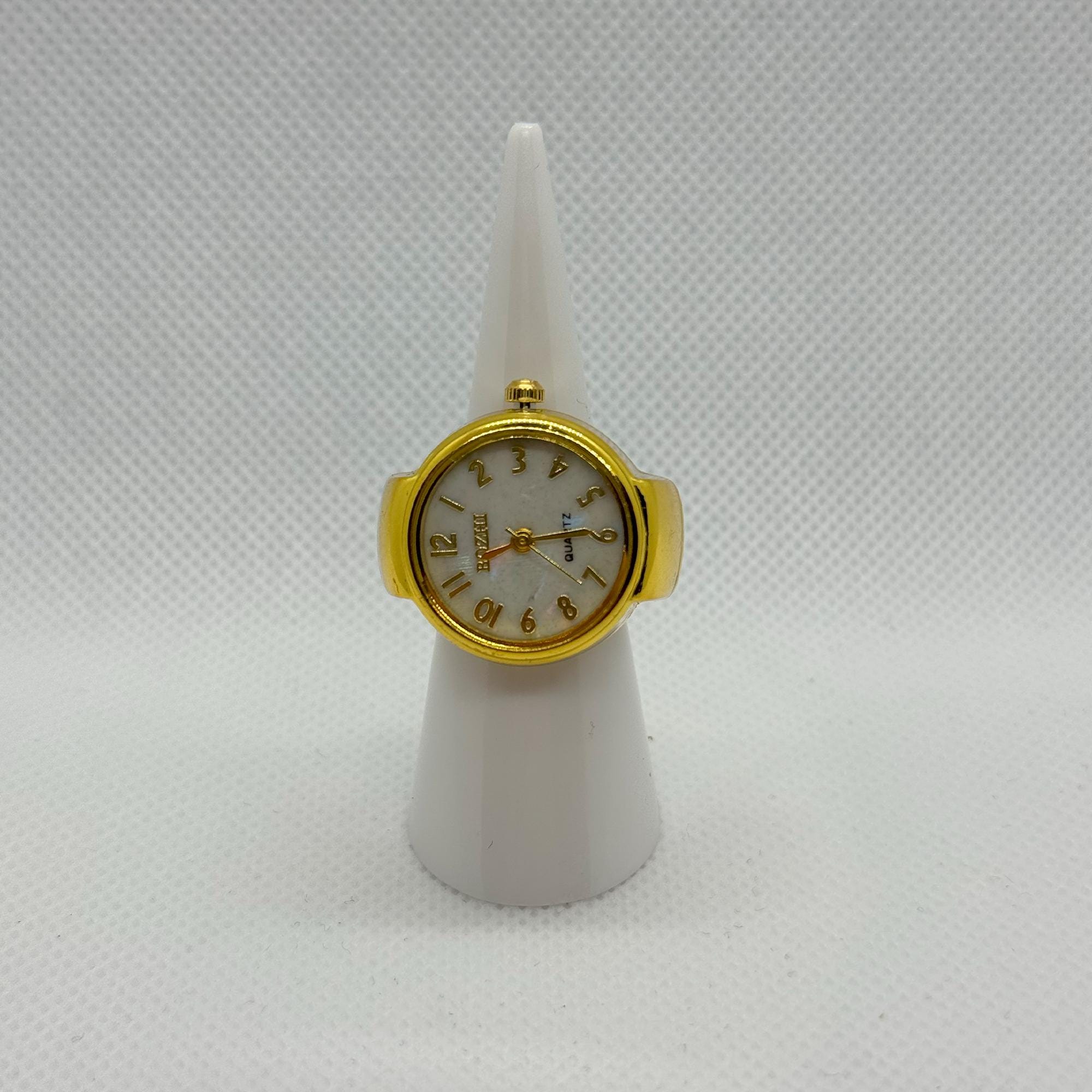 Vintage Gold Watch Ring – Pearl Dial with Gold Numbers – Adjustable Retro Jewelry for Women – Elegant Accessory – Unique Gift Idea