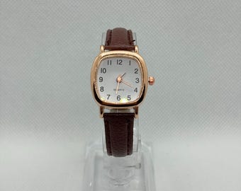 Vintage Gold Square Watch for Women with Brown Strap – Elegant Minimalist Quartz – Timeless Gift Accessory