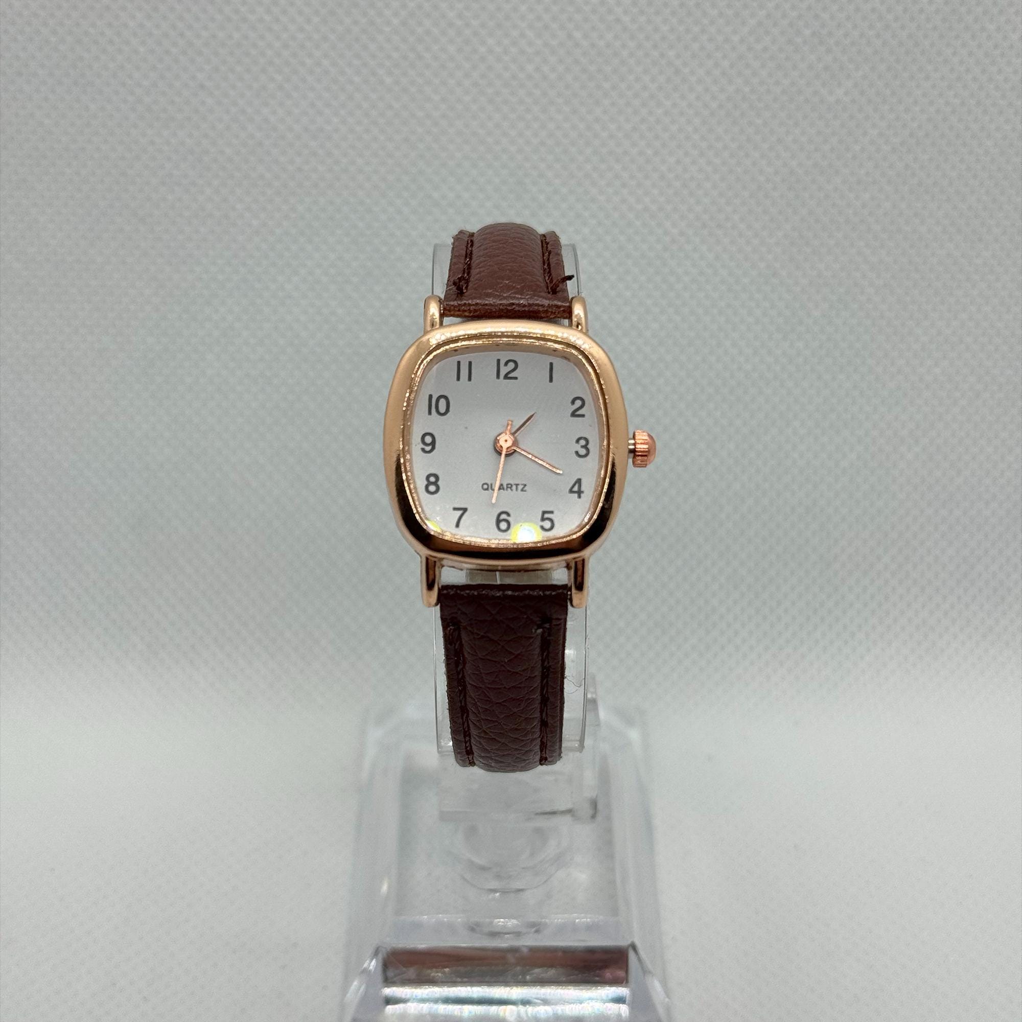 Vintage Rectangle Quartz Watch Elegant Dainty Leather Strap Retro Chic Vintage Gold Square Watch for Women With Brown Strap  main image 2