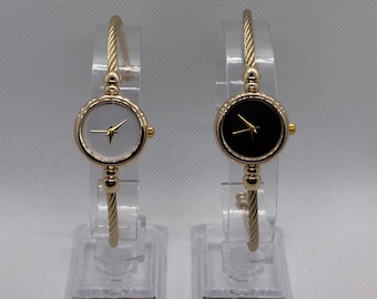 Vintage Damenarmbanduhr Gold – Schwarzes oder weißes minimalistisches Zifferblatt, gedrehtes Armreif-Armband, elegante Schmuckuhr