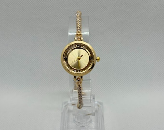 Elegant Gold Women’s Watch with Adjustable Rhinestone Bracelet – Round Dial with Roman Numerals – Chic Gift Idea – Sliding Clasp