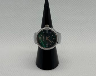 Vintage Damen Uhrenring Silber, grünes Zifferblatt römische Zahlen, Retro Quarz Fingerring Uhr, verstellbarer Schmuck