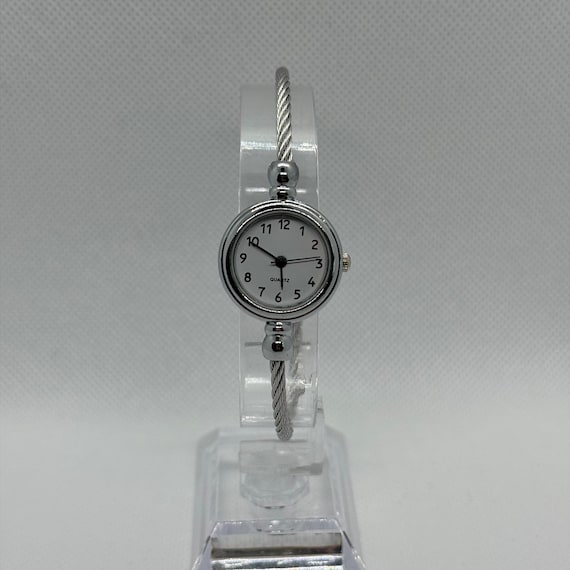 Montre bracelet jonc argenté femme vintage, montre minimaliste acier inoxydable style manchette, cadeau élégant rétro quartz, bijou vintage