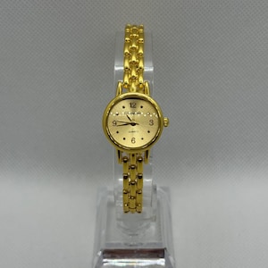Vintage gold women’s watch – Elegant oval link bracelet – Minimalist gold dial, retro chic style