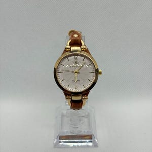 Vintage Brown and Gold Watch for Women – Elegant Round Dial – Leather Strap – Retro Chic Style – Classic Old-Fashioned Women’s Watch