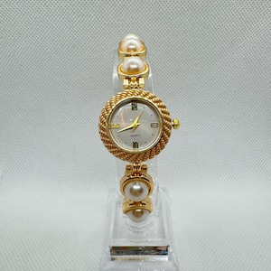 Women&#39;s pearl watch, gold bracelet watch, elegant vintage watch, refined quartz jewelry, sophisticated women&#39;s gift, gold women&#39;s watch
