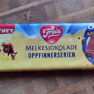 Freia Milk chocolate with caramel flavour and with vanilla filled cocoa biscuit pieces 190g