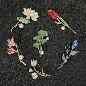 birth flower brooch, personalized brooch, flower brooch, women&#39;s brooch, coat brooch,clothing accessories, gifts for him/her, wedding brooch