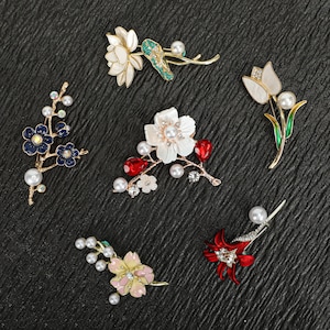 birth flower brooch, personalized brooch, flower brooch, women&#39;s brooch, coat brooch,clothing accessories, gifts for him/her, wedding brooch