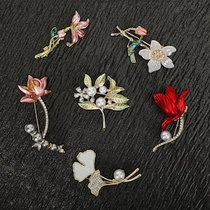 birth flower brooch, personalized brooch, flower brooch, women&#39;s brooch, coat brooch,clothing accessories, gifts for him/her, wedding brooch