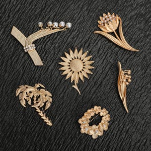 Gold vintage brooch, sun brooch, moon brooch, sunflower brooch, coat brooch, clothing accessories, gifts for him/her, wedding brooch
