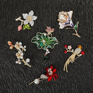 birth flower brooch, personalized brooch, flower brooch, women&#39;s brooch, coat brooch,clothing accessories, gifts for him/her, wedding brooch