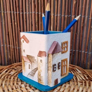 An atmospheric pencil holder in a marine style made of eco-friendly materials will decorate your desk. A bright gift for travel lovers.
