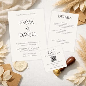 Puede incluir: Elegante juego de invitaciones de boda con tarjetas marfil con caligrafía negra. Incluye invitación, detalles y tarjetas RSVP, junto con un sello de cera y un sello de madera y latón. La invitación es para Emma & Daniel.