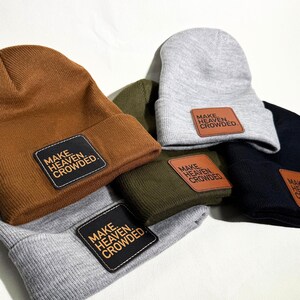 Gorro cristiano "Make Heaven Crowded" para invierno, gorro de punto basado en la fe, regalo cristiano para un amigo, regalo para el líder de un grupo de jóvenes, gorro con parche de cuero imagen 8
