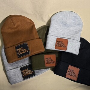 Gorro cristiano "Make Heaven Crowded" para invierno, gorro de punto basado en la fe, regalo cristiano para un amigo, regalo para el líder de un grupo de jóvenes, gorro con parche de cuero imagen 14