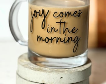 La alegría viene en la mañana, taza de café de cristal, regalo cristiano para una amiga, taza de café con versículo bíblico, regalo de estudio bíblico para una mujer, taza de café cristiana