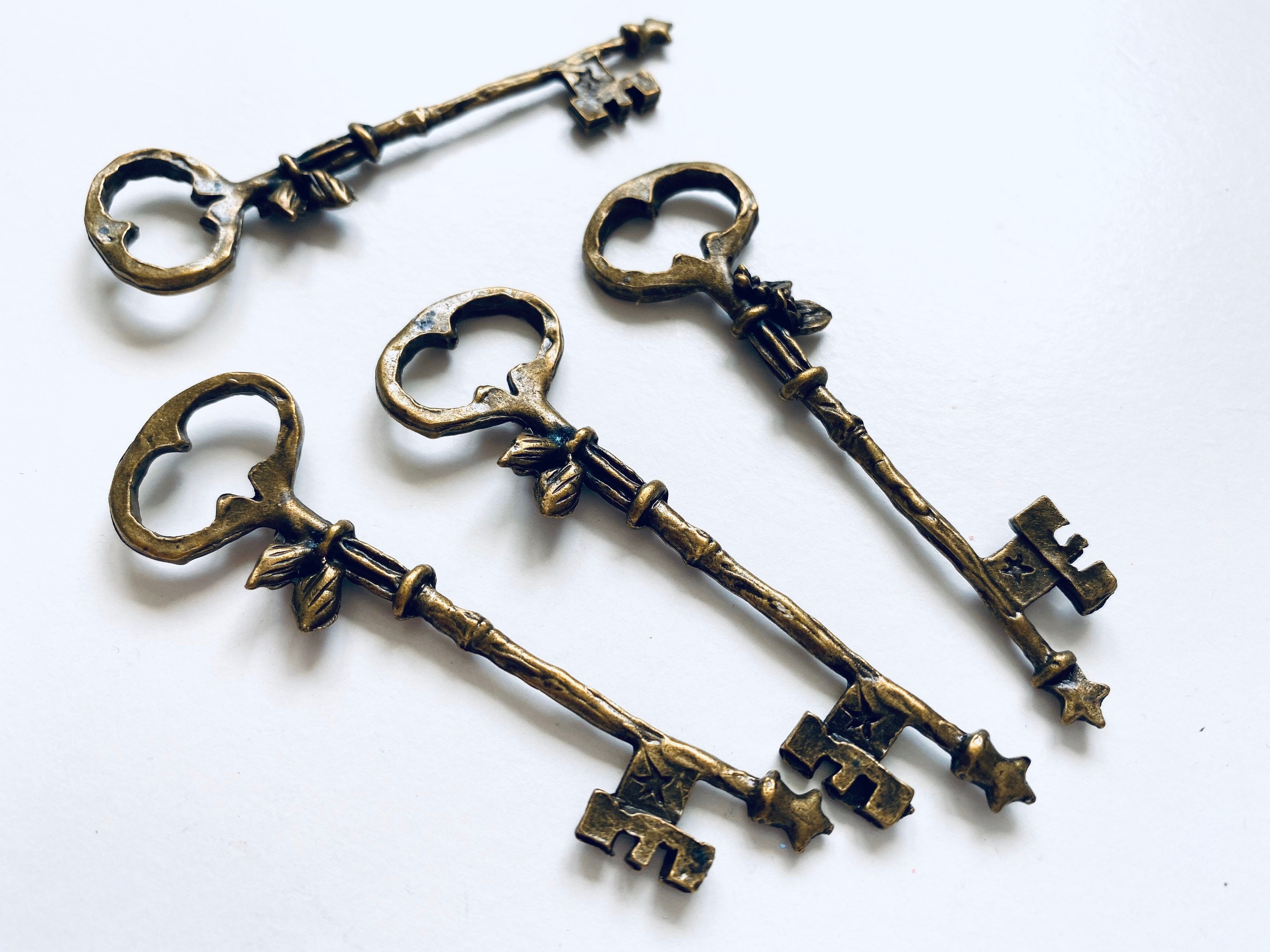 Silver & Brass Replica Vintage Keys Skeleton Key Antique Gate Church Keys  Steampunk Keys Charms Jewelry Wedding Beads Supplies Wind Chime