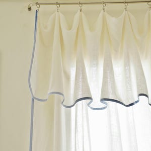 Leinenvorhänge mit blauem Rand - Schlichtes, elegantes Design, verkauft nach Breite, perfekt für Schlafzimmer, Wohnzimmer und Wintergärten.