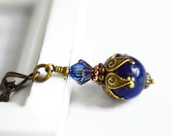 Collar victoriano de lapislázuli con colgante de piedra dorada antigua de estilo vintage con cristal azul zafiro.