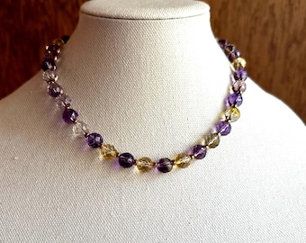 Collar de ametrina vibrante, chapado en oro de 14k, joyería artesanal con piedras preciosas llamativas.