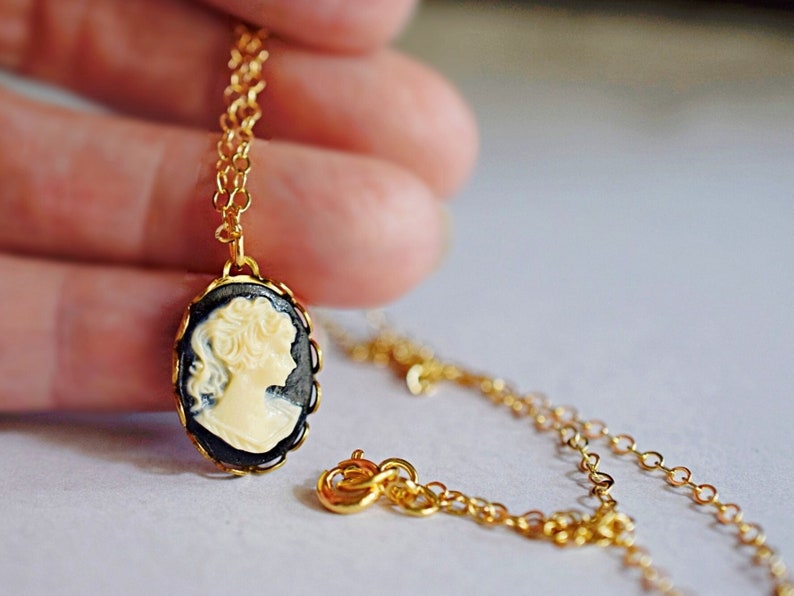 Dainty Lady Cameo Necklace Vintage Woman Cameo Necklace Victorian Girl Cameo Pendant Gold Chain image 3