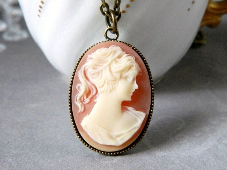 Carnelian Woman Cameo Pendant Necklace Antique Gold Brass Chain Birthday Gifts For Her AntiqueGold AntChain