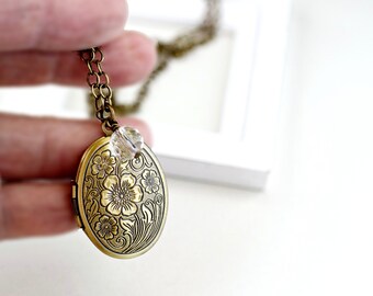 Antique Gold Locket Necklace Photo 