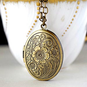 Antique Gold Locket Necklace Cherry Flower Design with Hypoallergenic Chain, Locket with Photo Oval Locket Pendant, Necklace for Photo