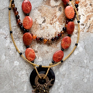 Bohemian Coral Necklace, Big Impact Statement Necklace, Coral Gemstone Necklace, Beaded Necklace for Women, Chunky Collar Necklace Bild 4