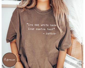 Shirt met aangepaste tekst T-shirt favoriete auteur T-shirt met gepersonaliseerde schrijfmachine T-shirt met tekst Comfort Colors® Quote T-shirt Jouw info hier