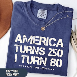 Vintage 80-årsdagströja 1946, Amerika fyller 250-årsdagströja, 80-årsdagspresentidé, födelsedagströja 1946, patriotisk födelsedagströja 2026