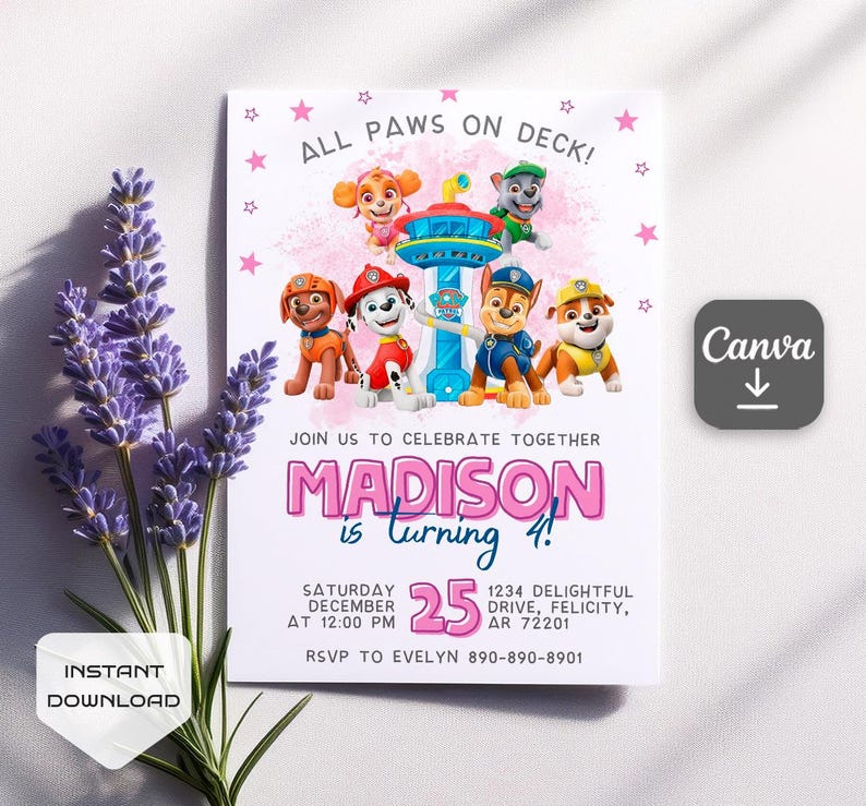 Puede incluir: Una invitaci&oacute;n de cumplea&ntilde;os con los personajes de la Patrulla Canina. La invitaci&oacute;n es blanca con detalles y estrellas rosas. Incluye el texto "All Paws on Deck!" y "&iexcl;Madison cumple 4 a&ntilde;os!" con detalles del evento.