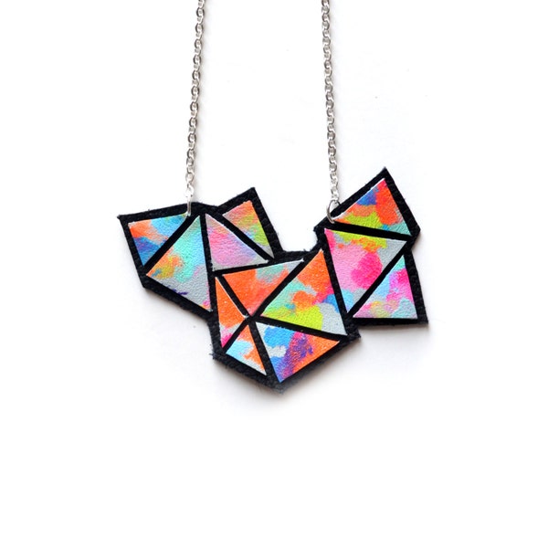 Bunte geometrische Halskette, Rainbow Bib Halskette, Ombre Neon Gradient, Dreieck Chevron Halskette