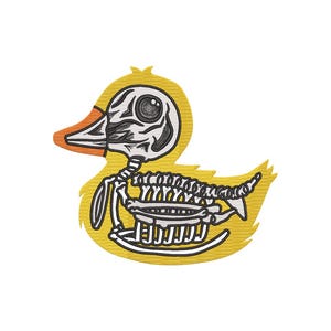 Könnte beinhalten: Eine gelbe Quietscheente mit detailliertem Skelettdesign. Die Ente hat einen orangefarbenen Schnabel und einen schwarz-weißen Schädel. Das Skelett ist durch den Körper der Ente sichtbar und erzeugt eine einzigartige und lehrreiche Illustration.