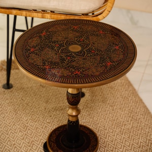 Pu&ograve; includere: Tazza in ceramica bianca con manico nero e la scritta "But First, Coffee" in grassetto nero. La tazza &egrave; alta circa 10 cm e contiene circa 350 ml di liquido. Perfetta per il caff&egrave; del mattino.