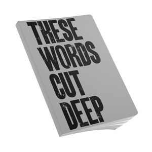 Dagboek songwriters | Deze woorden snijden diep | GRIJS | Notitieboek muziektekst | Cadeau tekstschrijver | Poëzie schrijven | Studio Essential